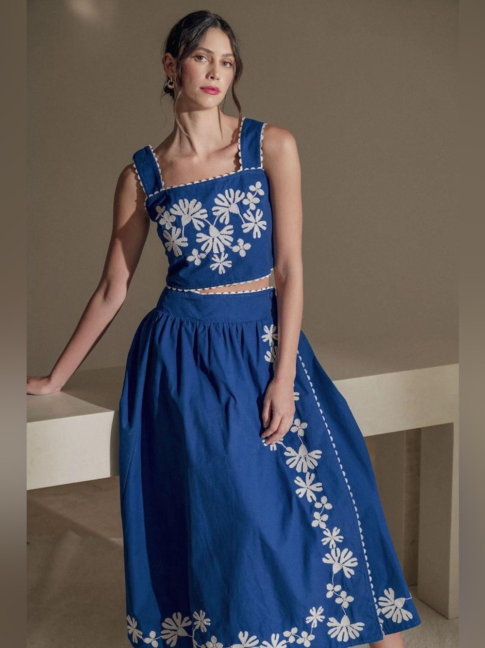 Solitaire Embroidered Two-Piece Skirt Set Size Medium NWT Blue & White Floral